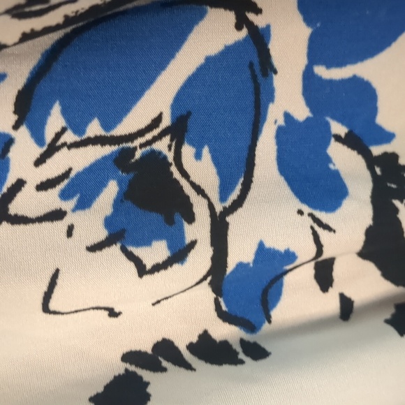 L/XL Linea Donatella warp around robe w/belt and inside tie  stretchy and comfy - Picture 3 of 6